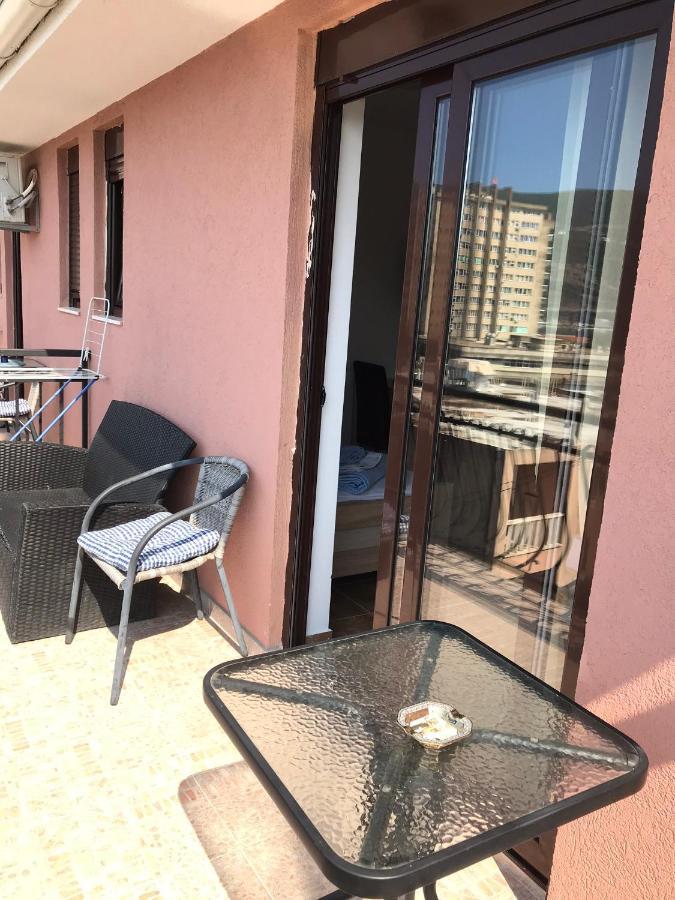 Julija 1 Apartment Igalo Exterior photo